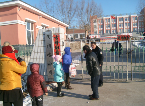 内蒙古阿荣旗向阳峪小学开展警民共建平安校园活动